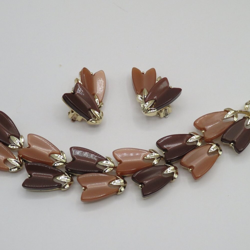 Vintage Lisner Thermoset Leaf Design Brown Gold Tone Bracelet and Earrings Set - Picture 2 of 11